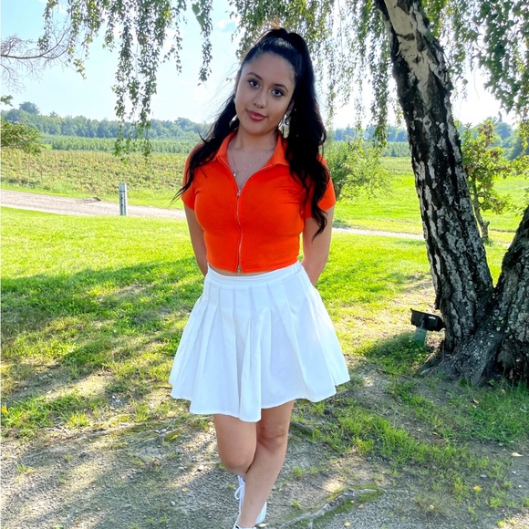 White Solid Pleated Hem Skirt - Picture 2 of 2